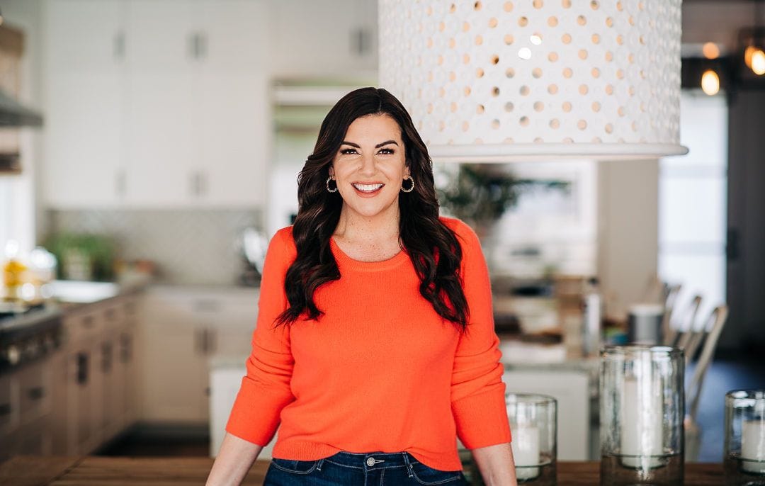 Kate Kordsmeier talks with Amy Porterfield about how to create an online course that resonates and sells.
